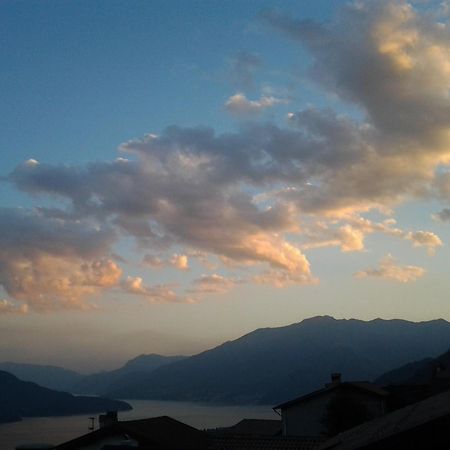 Appartamenti Montemezzo Le Case In Pietra Sorico Buitenkant foto