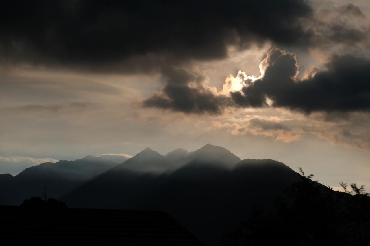 Appartamenti Montemezzo Le Case In Pietra Sorico Buitenkant foto