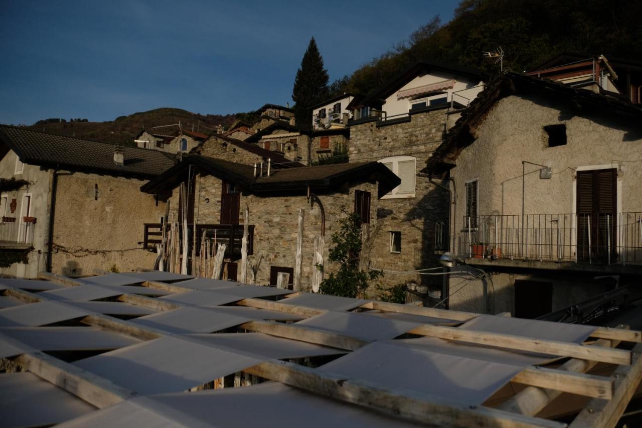 Appartamenti Montemezzo Le Case In Pietra Sorico Buitenkant foto