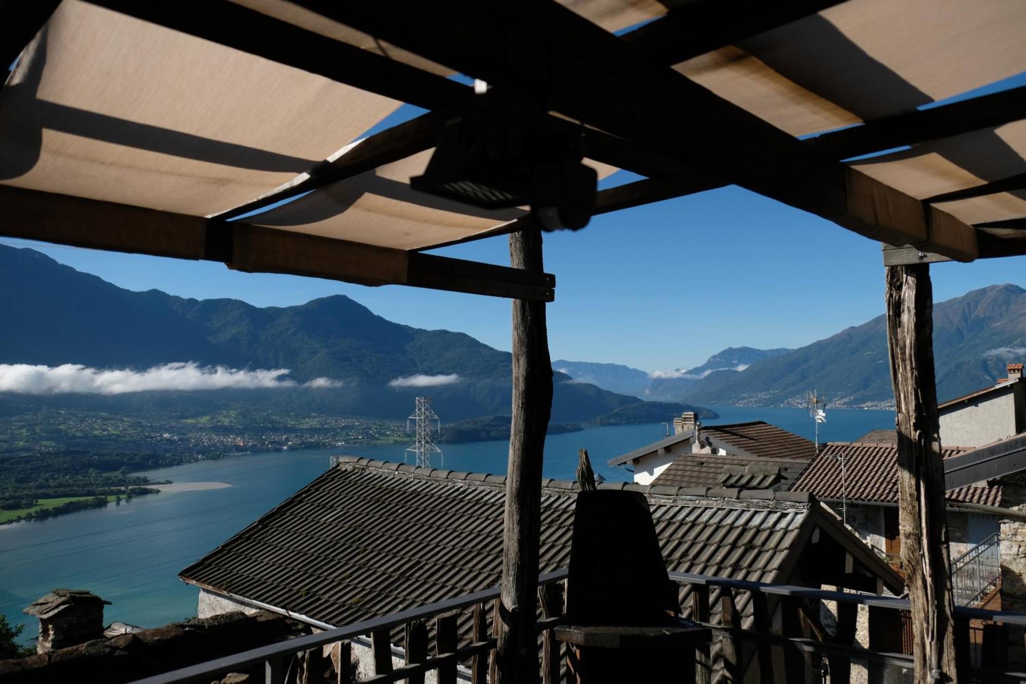 Appartamenti Montemezzo Le Case In Pietra Sorico Buitenkant foto